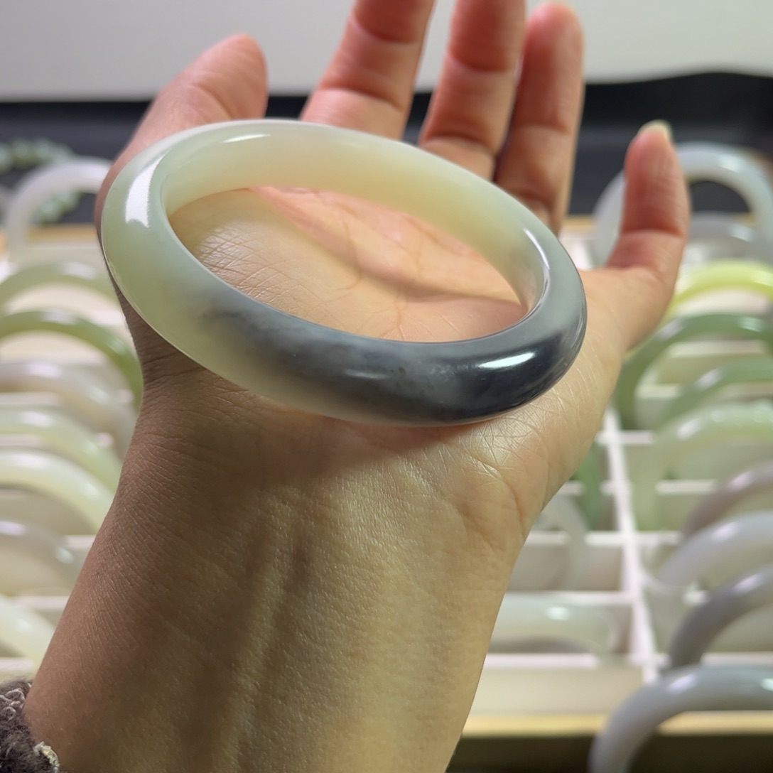 和田玉手镯56➕圈未镶嵌?***虾