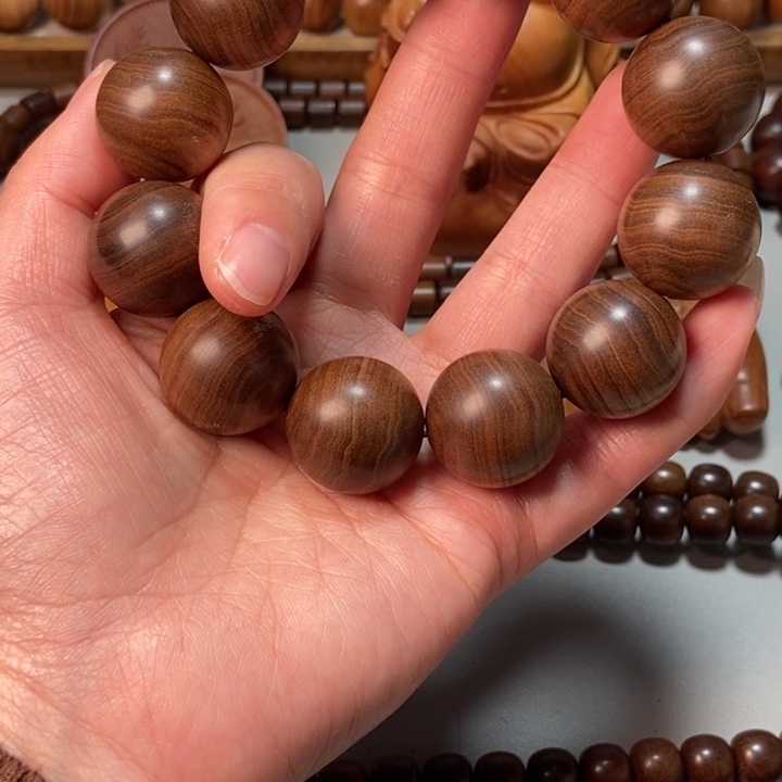 卓***檀香木老山檀香双百老料2.*12，奶香