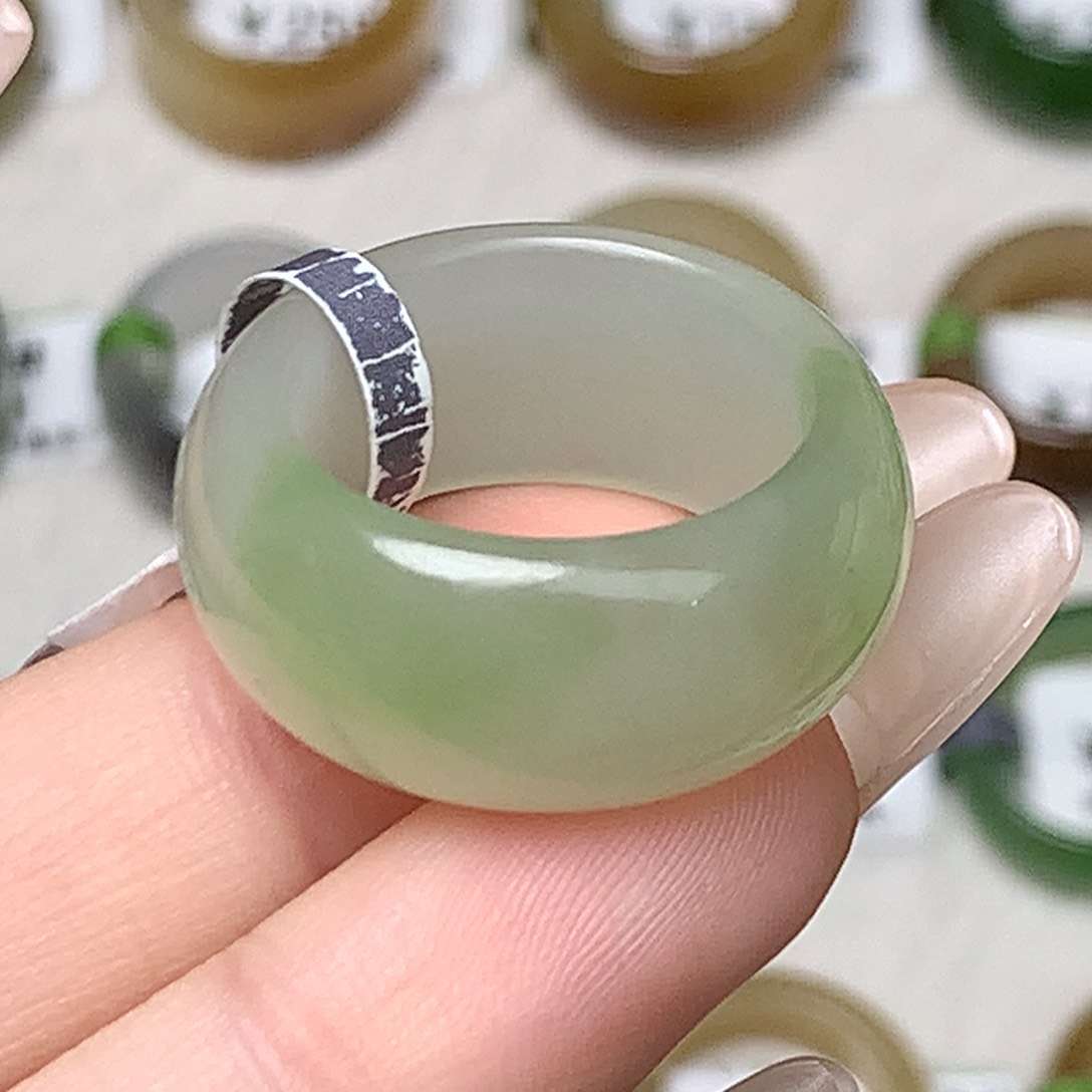 未镶嵌戒指和田玉