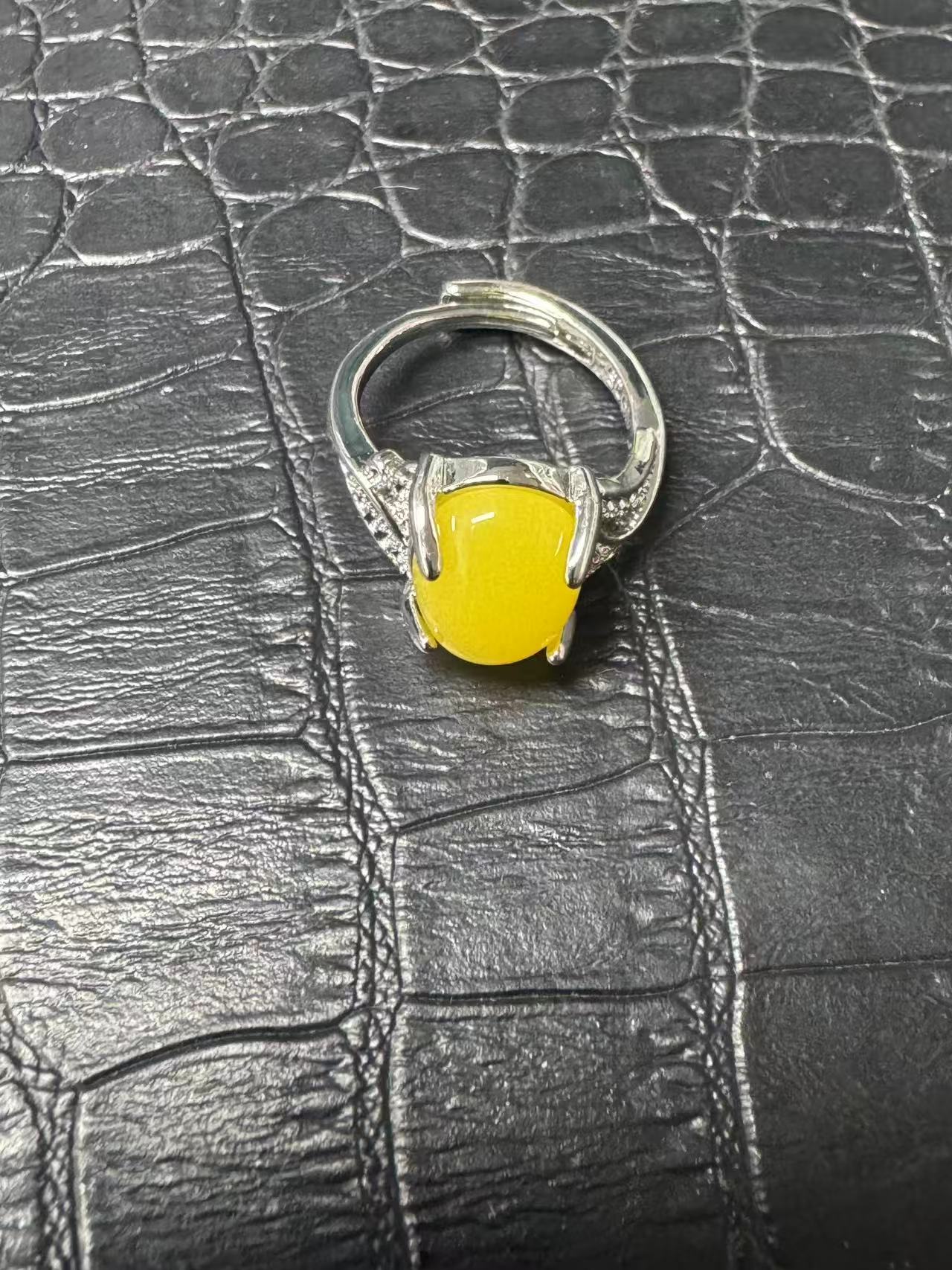 2128    精美戒指