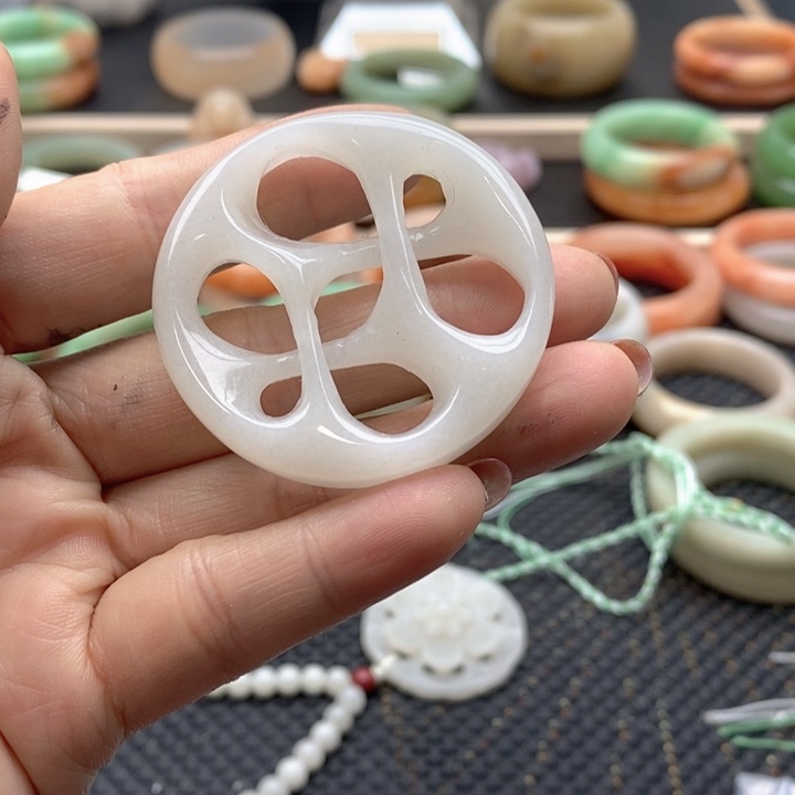 石英质玉手镯未镶嵌