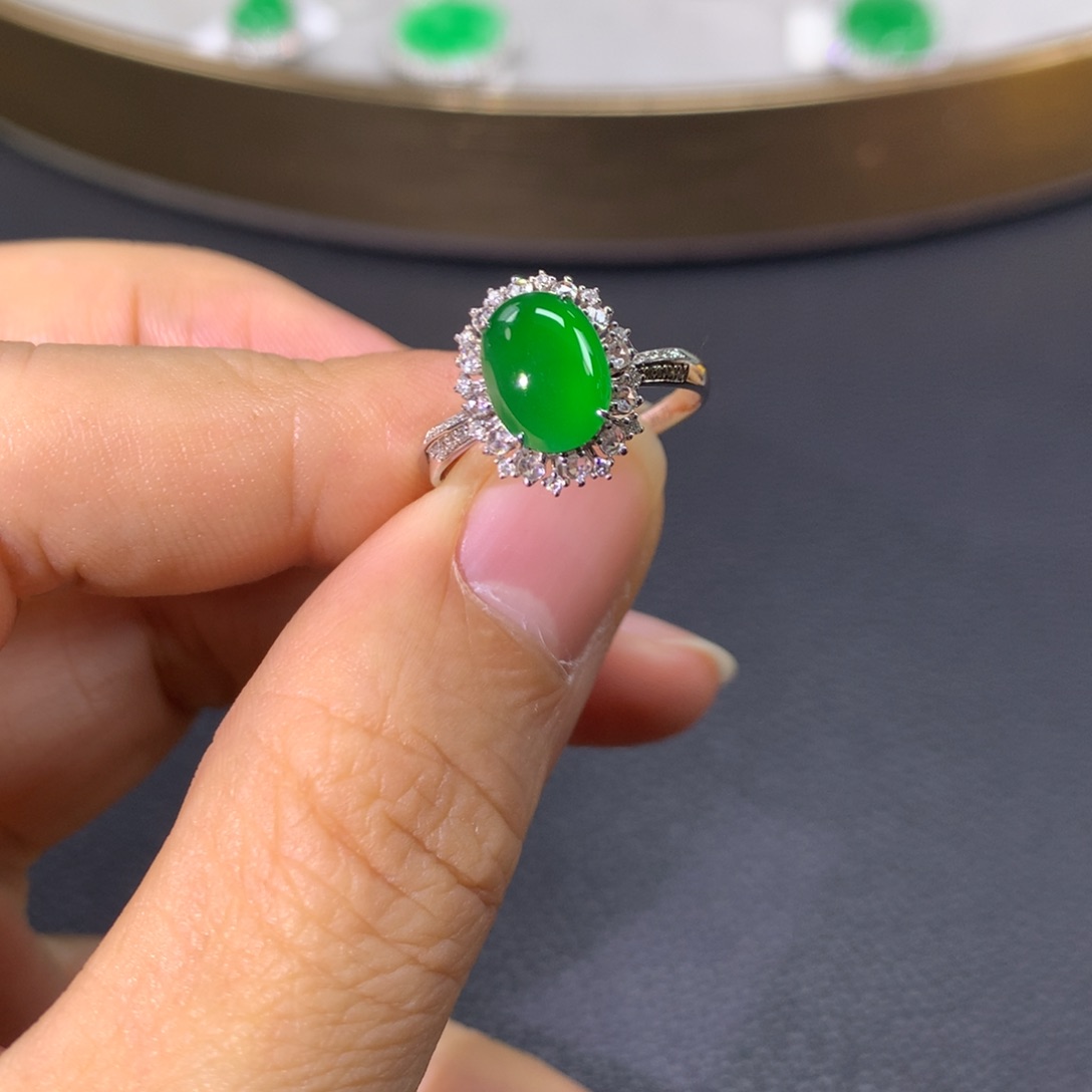 翡翠戒指18K金镶嵌翡翠