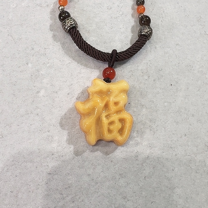 静***梦蛇纹石玉足铂镶嵌颈饰