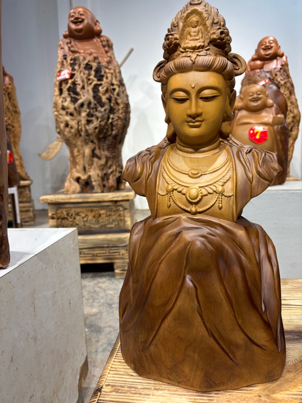 香樟木雕刻人物摆件