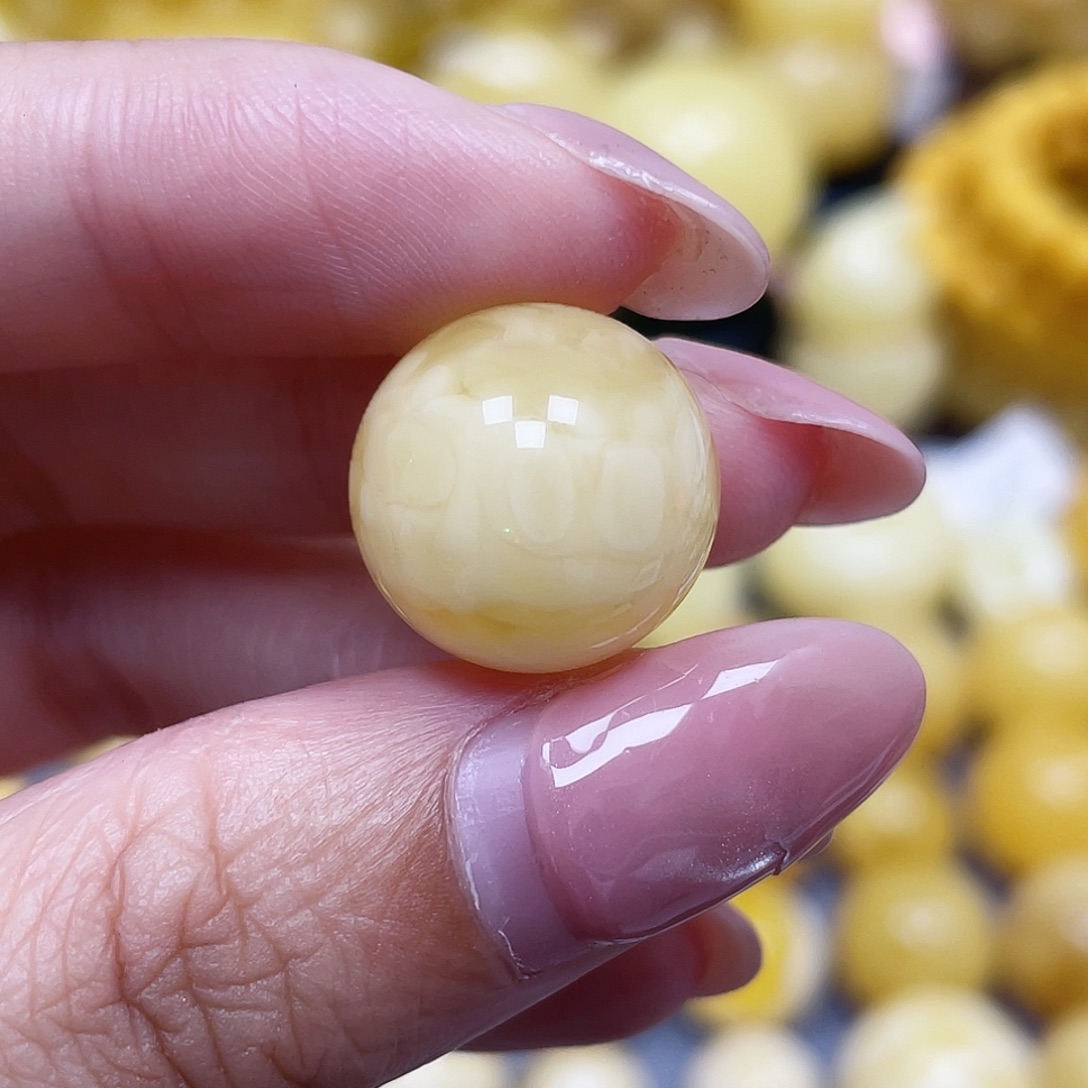 洪****蜜蜡未镶嵌裸石15.5mm瑕