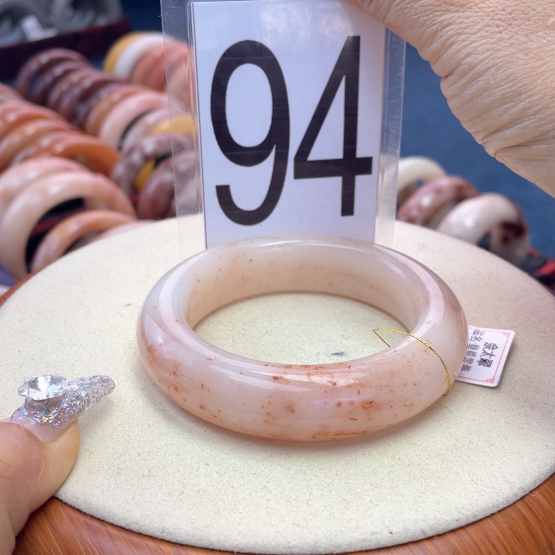 石英岩玉未镶嵌手镯