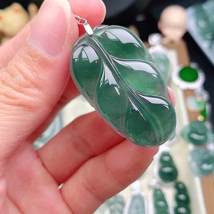 颈饰未镶嵌翡翠万吊坠