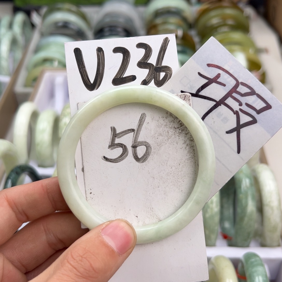 岫玉手镯未镶嵌天然岫玉