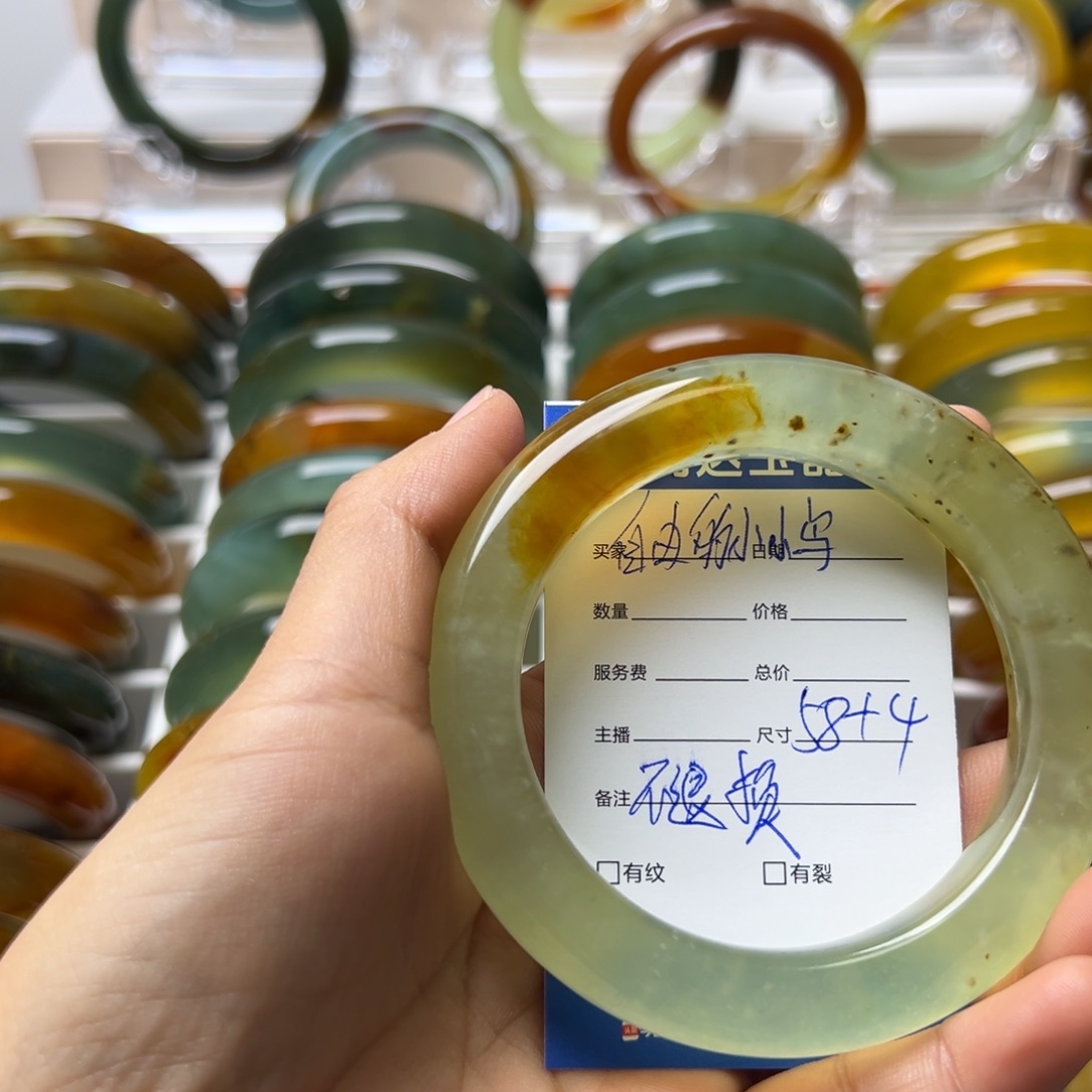 自***鸟蛇纹石玉未镶嵌手镯