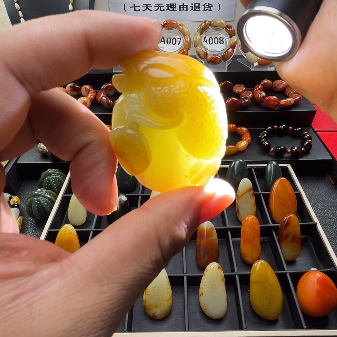 和田玉未镶嵌吊坠(赠链)
