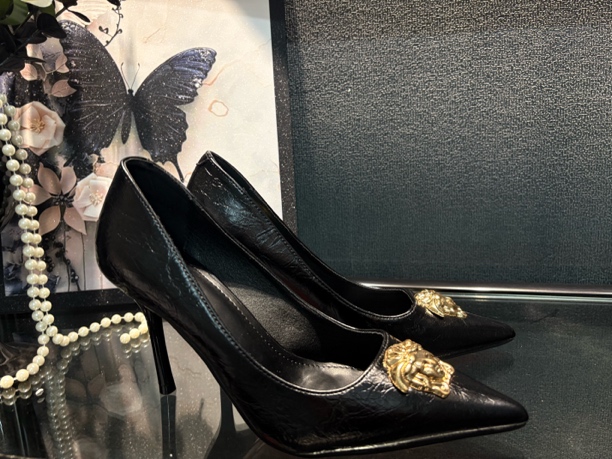 梵哲哲，气质高贵辣妹高跟鞋