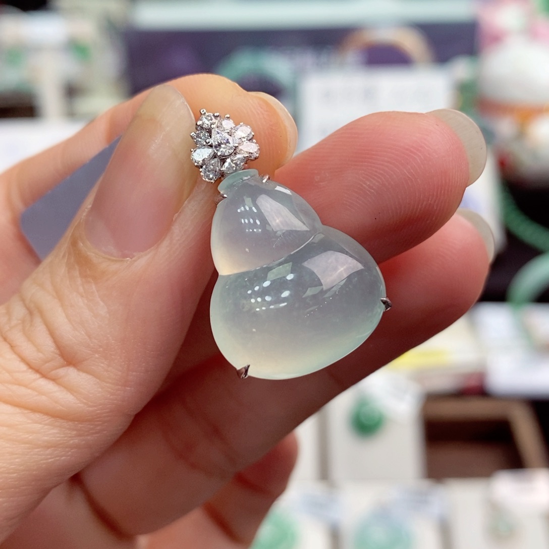 翡翠颈饰18K金镶嵌葫芦