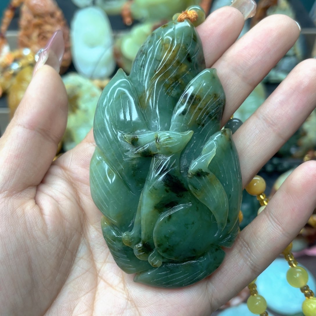 蛇纹石玉颈饰未镶嵌