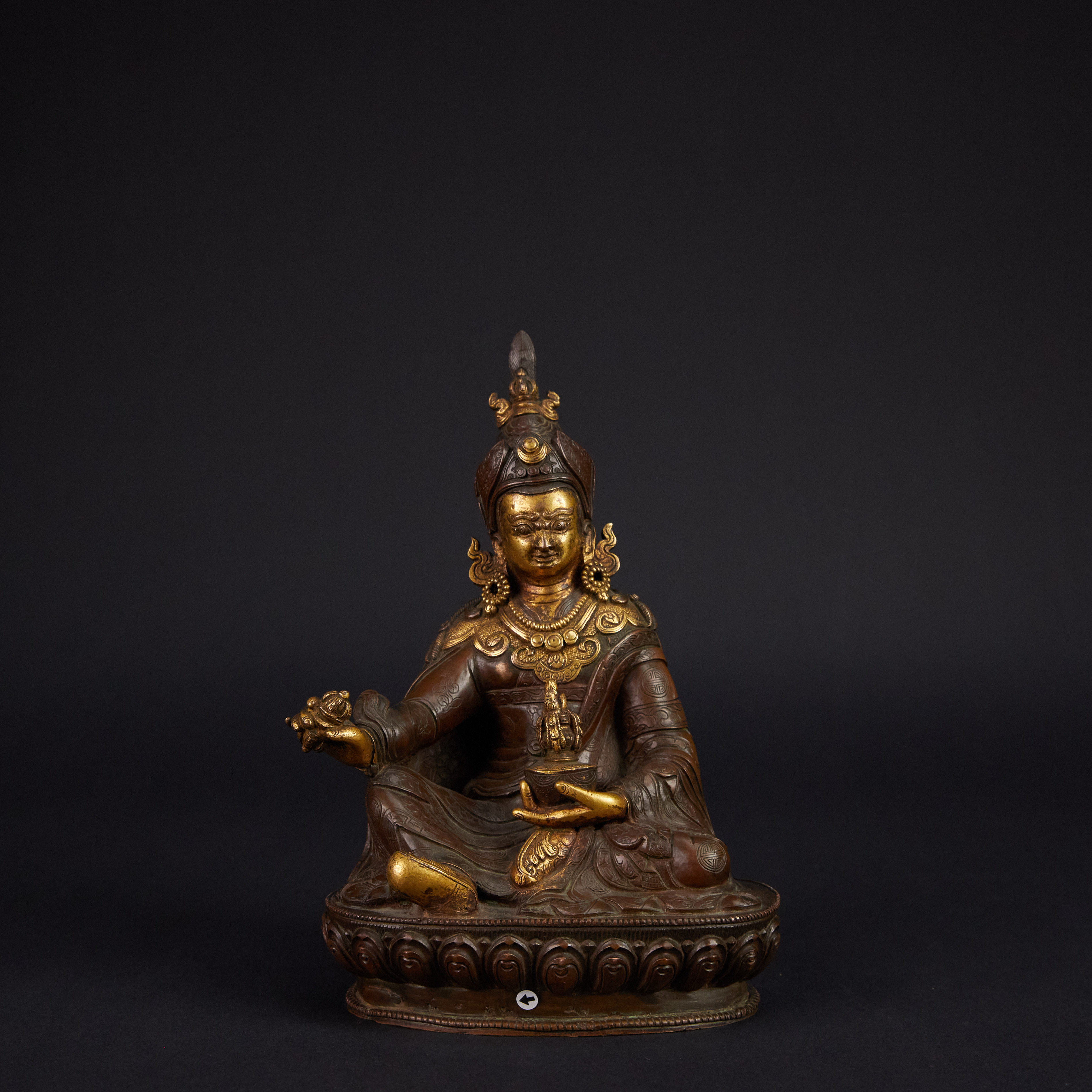 LOT 123024 19世纪 铜鎏金莲花生大士像