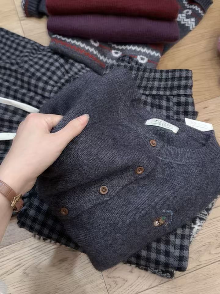 七言家  蜡笔小熊！深灰刺绣毛衣开衫1