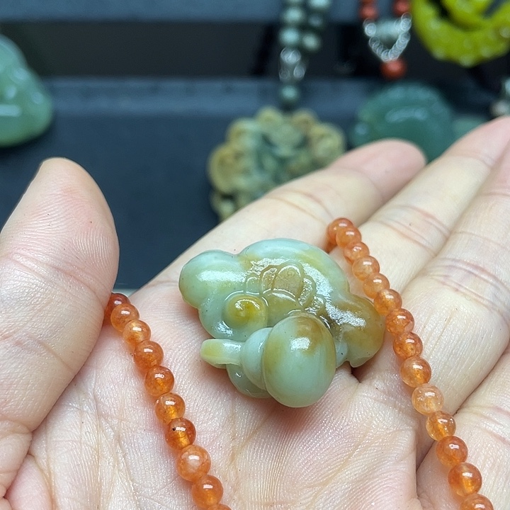 未镶嵌蛇纹石玉颈饰