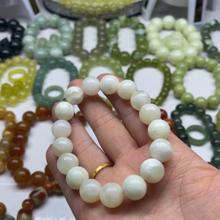 蛇纹石玉手串未镶嵌