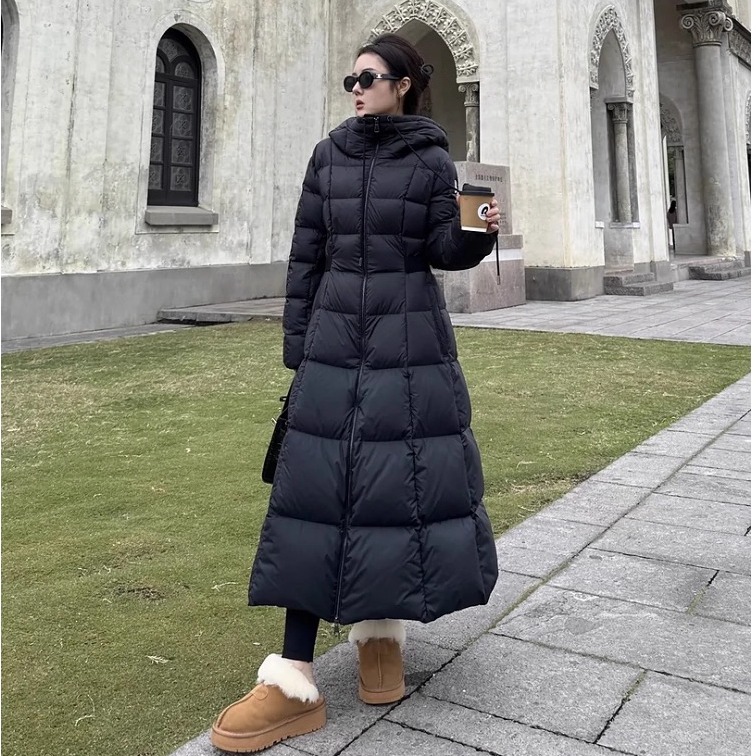 在逃公主收腰羽绒服女加长款过膝到脚踝修身显瘦2025新款外套