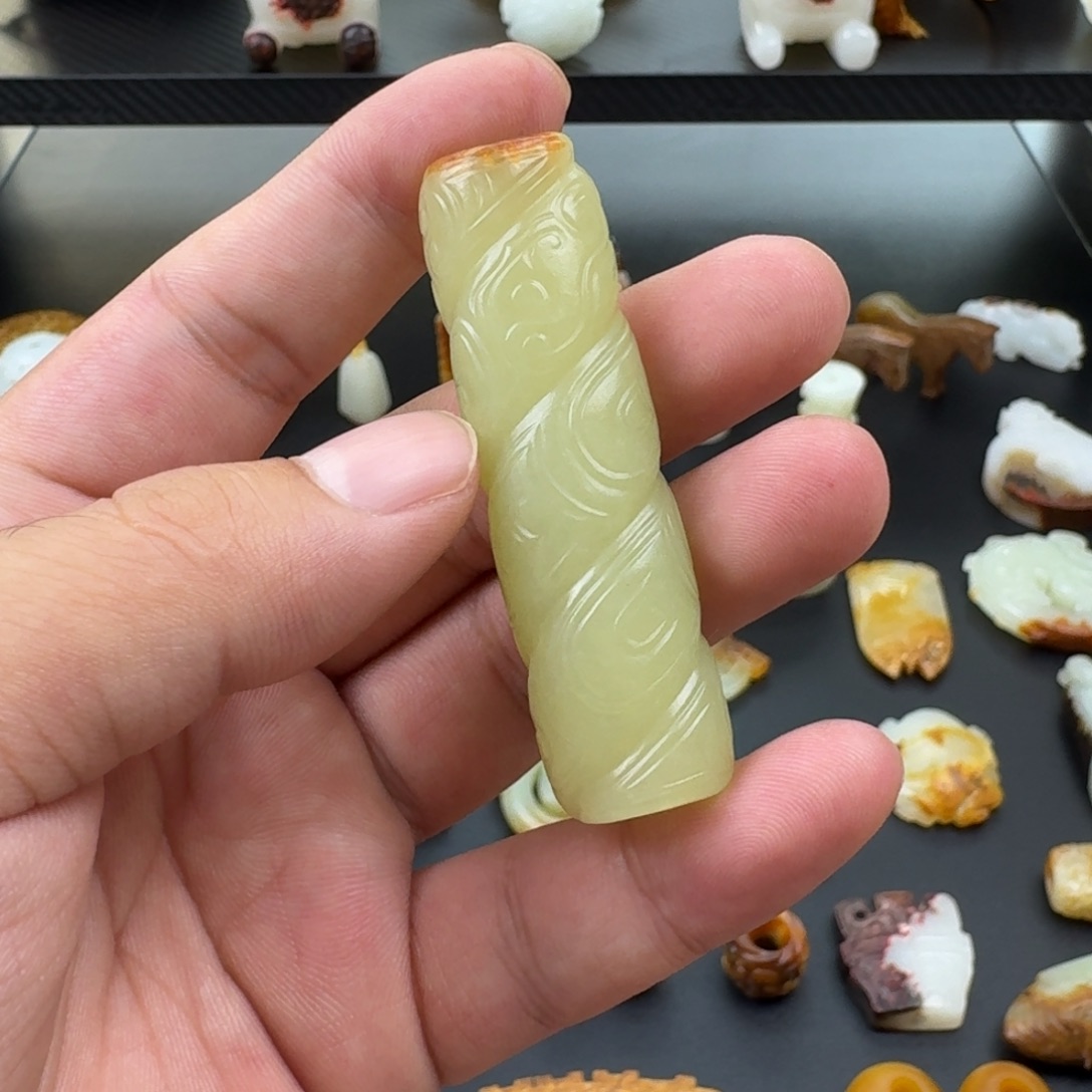 勇***心和田玉（糖玉）未镶嵌颈饰