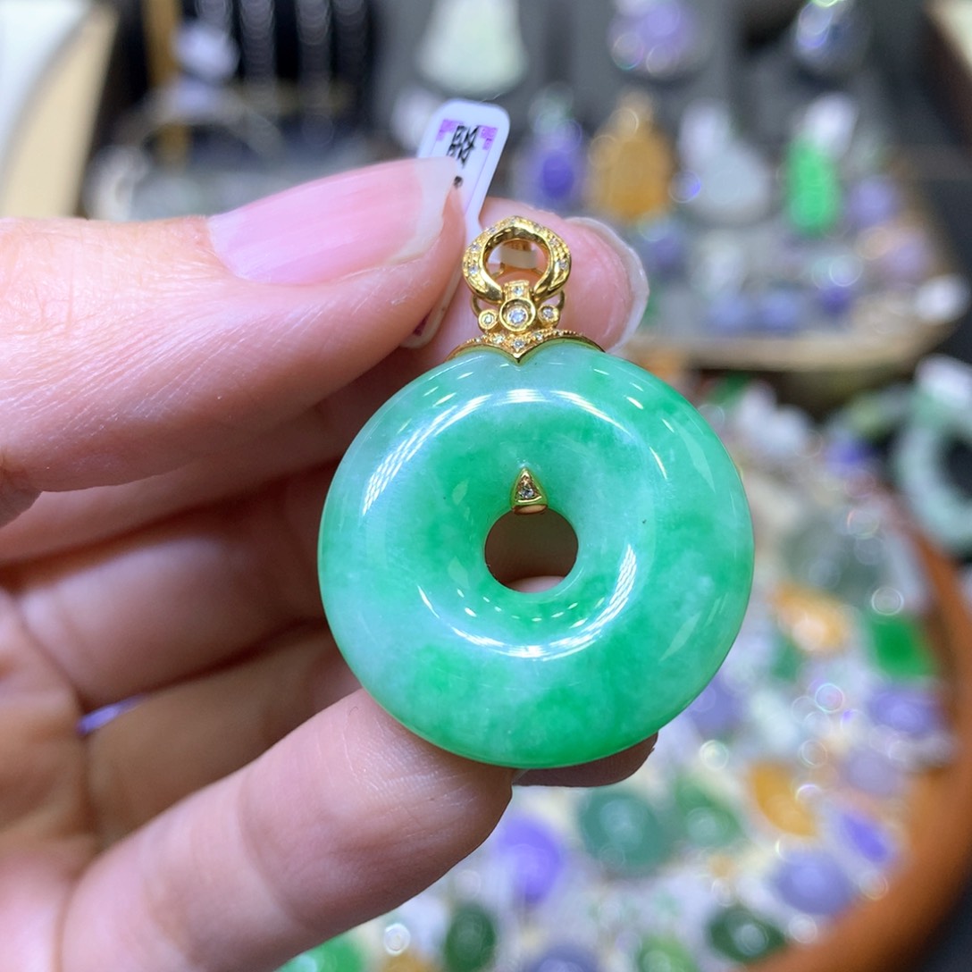 【闪购商品】翡翠颈饰18K金镶嵌翡翠吊坠项链