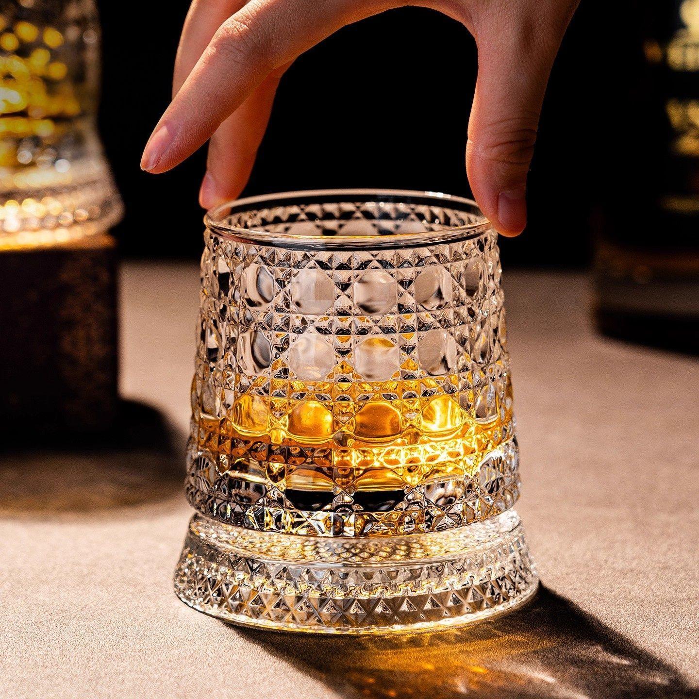 高级感威士忌酒杯洋酒杯轻奢转转水晶杯子可旋转玻璃啤酒杯