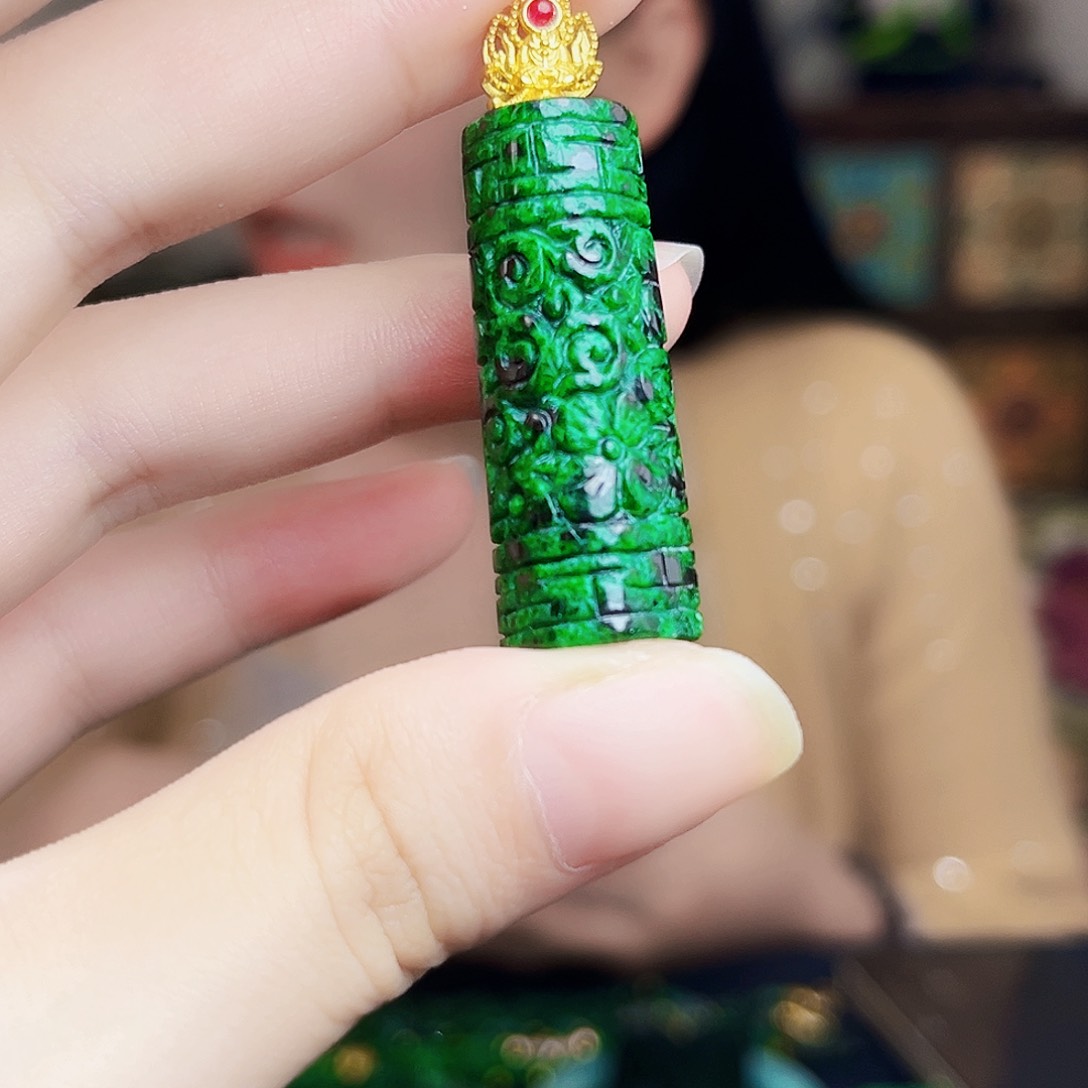颈饰未镶嵌翡翠多样性