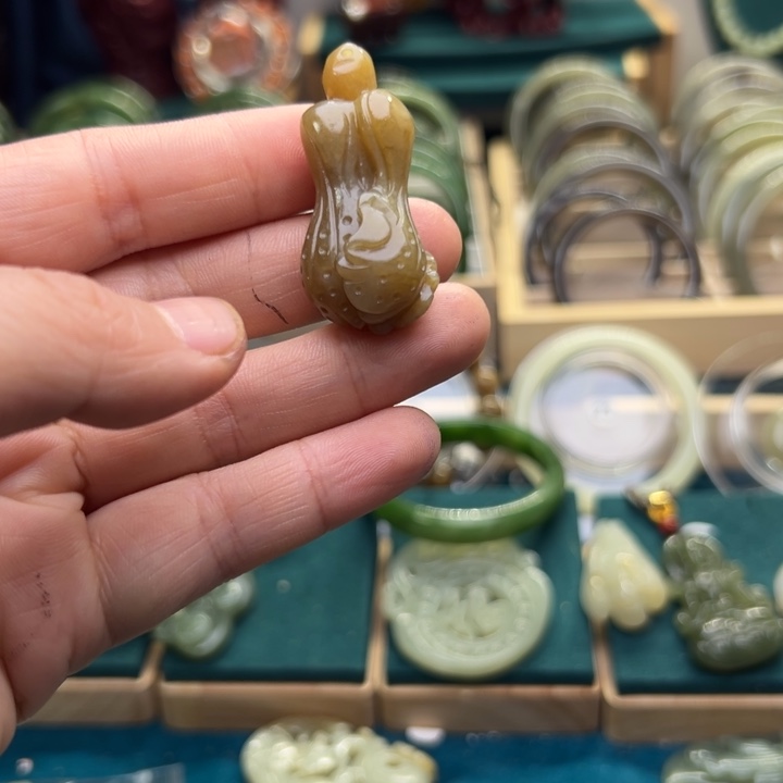 和田玉（糖玉）颈饰未镶嵌白菜