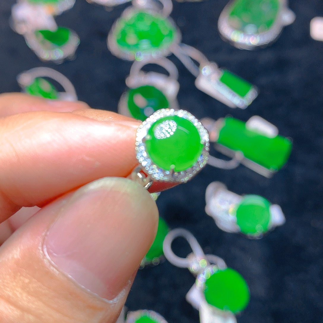 颈饰银S925镶嵌翡翠