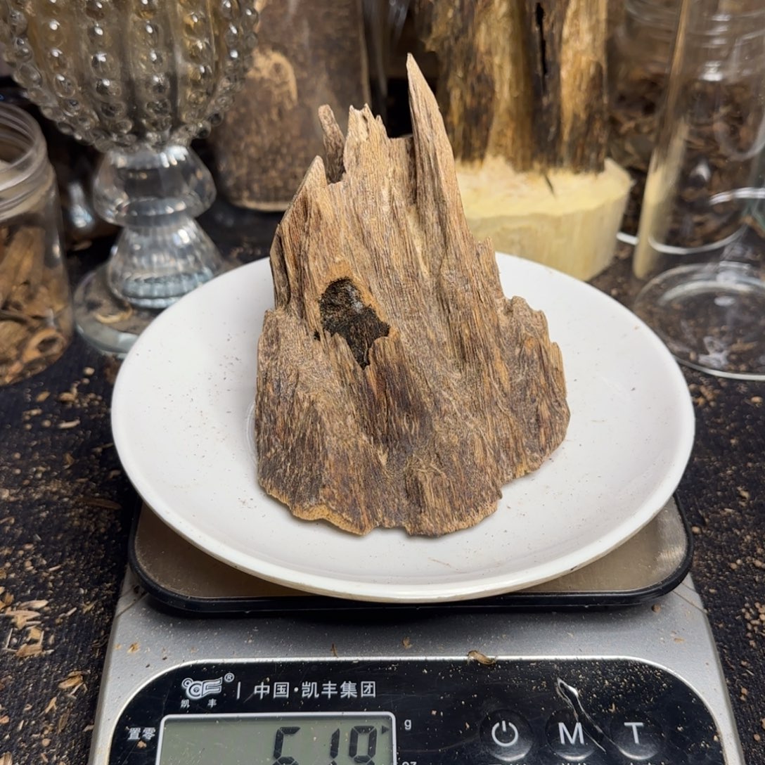 沉香沉香碎屑海南天然沉香野生61.9克