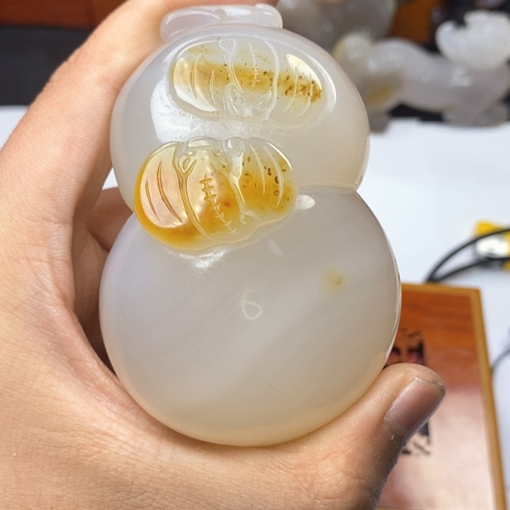 玛瑙/玉髓吊坠未镶嵌峰***e