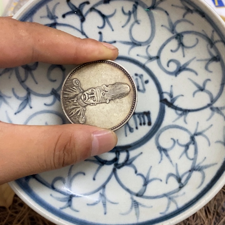 瓷片。              