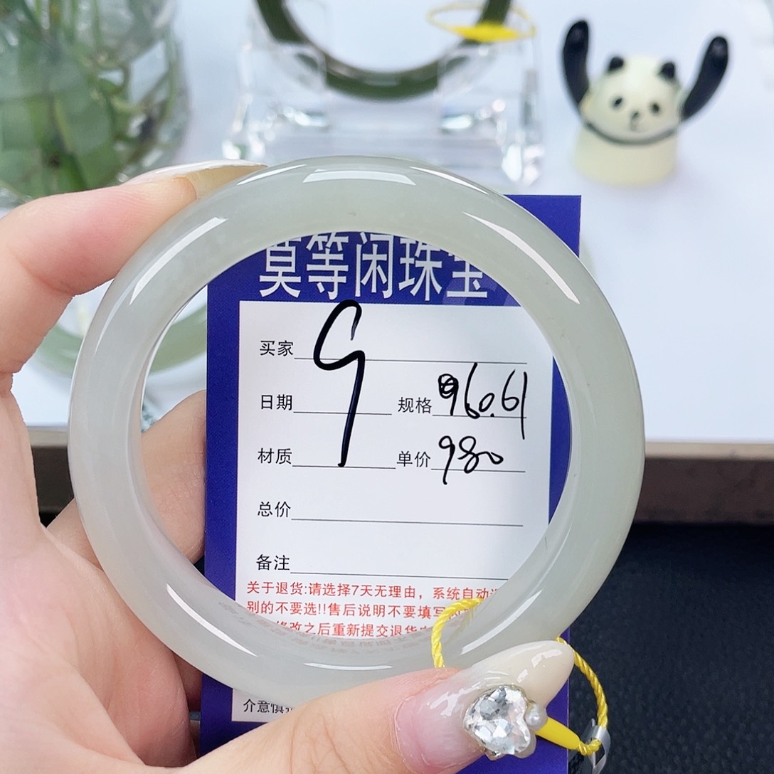 和田玉手镯未镶嵌