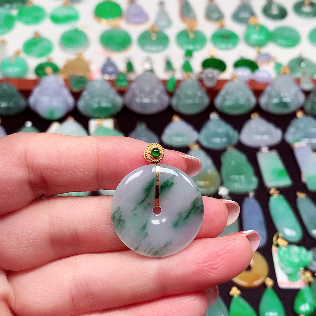 翡翠18K金镶嵌颈饰