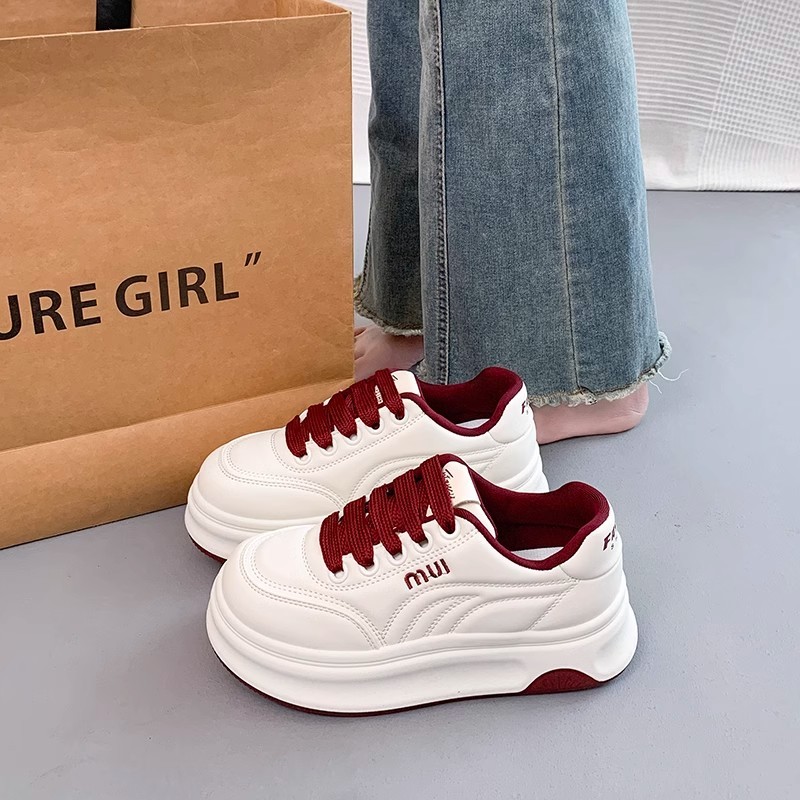 小众小白鞋厚底松糕女2025秋季新款爆款增高软底百搭运动休闲板鞋