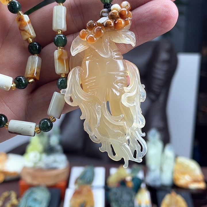 蛇纹石玉颈饰未镶嵌宝*兜