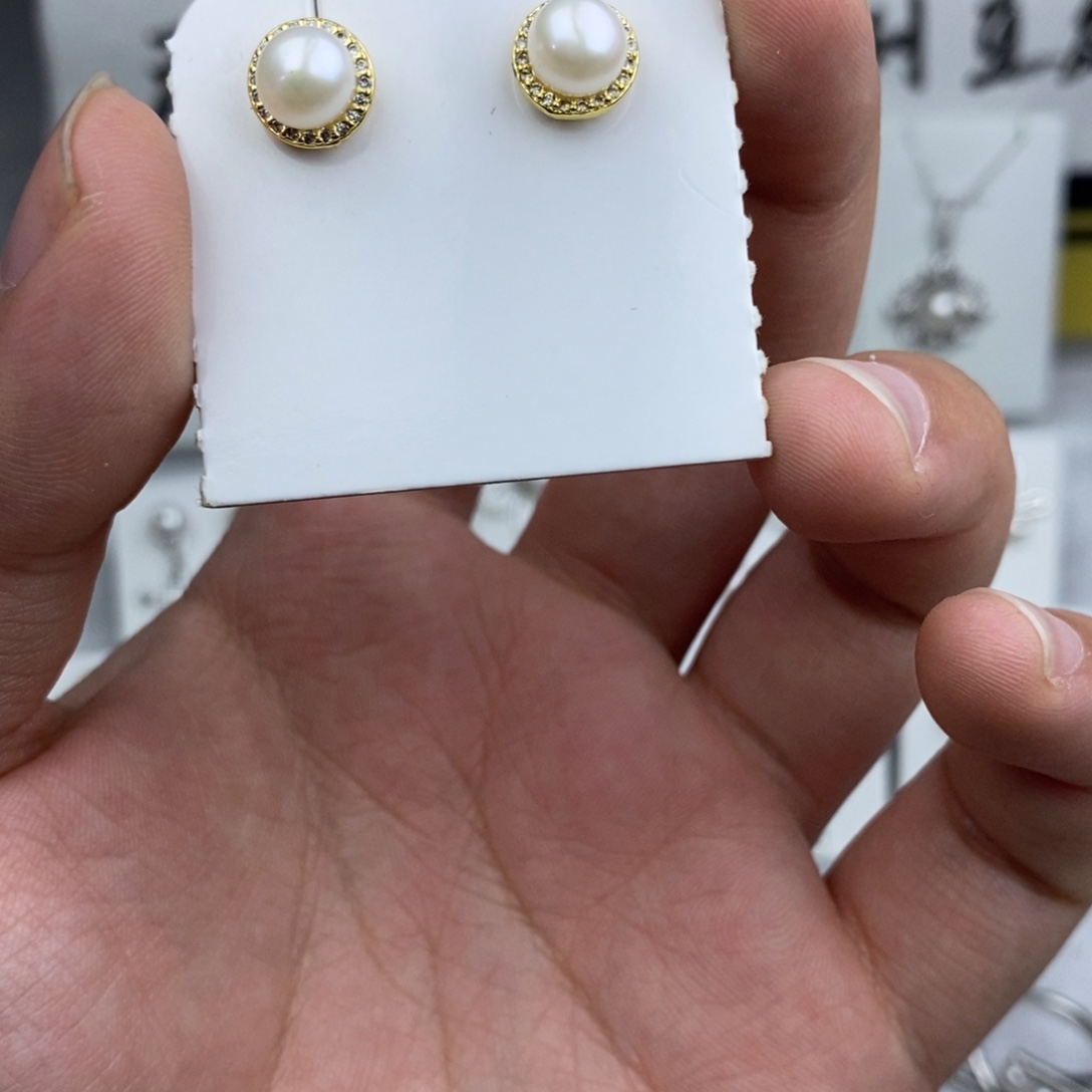 淡水珍珠耳饰未镶嵌