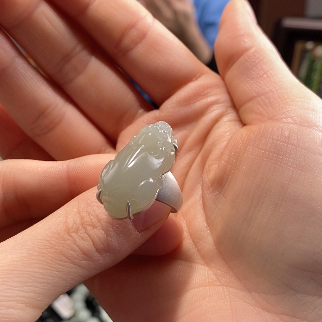 颈饰未镶嵌和田玉欢**园