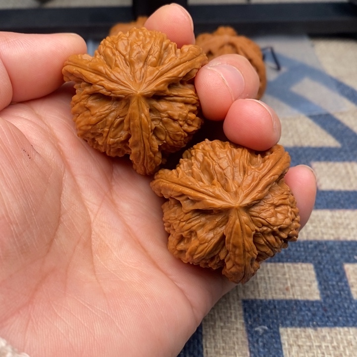 吊坠文玩核桃?***三棱