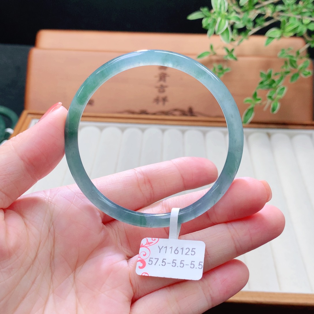 未镶嵌手镯（圆镯）翡翠