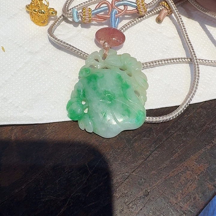 翡翠未镶嵌颈饰美丽的产品给特别的你