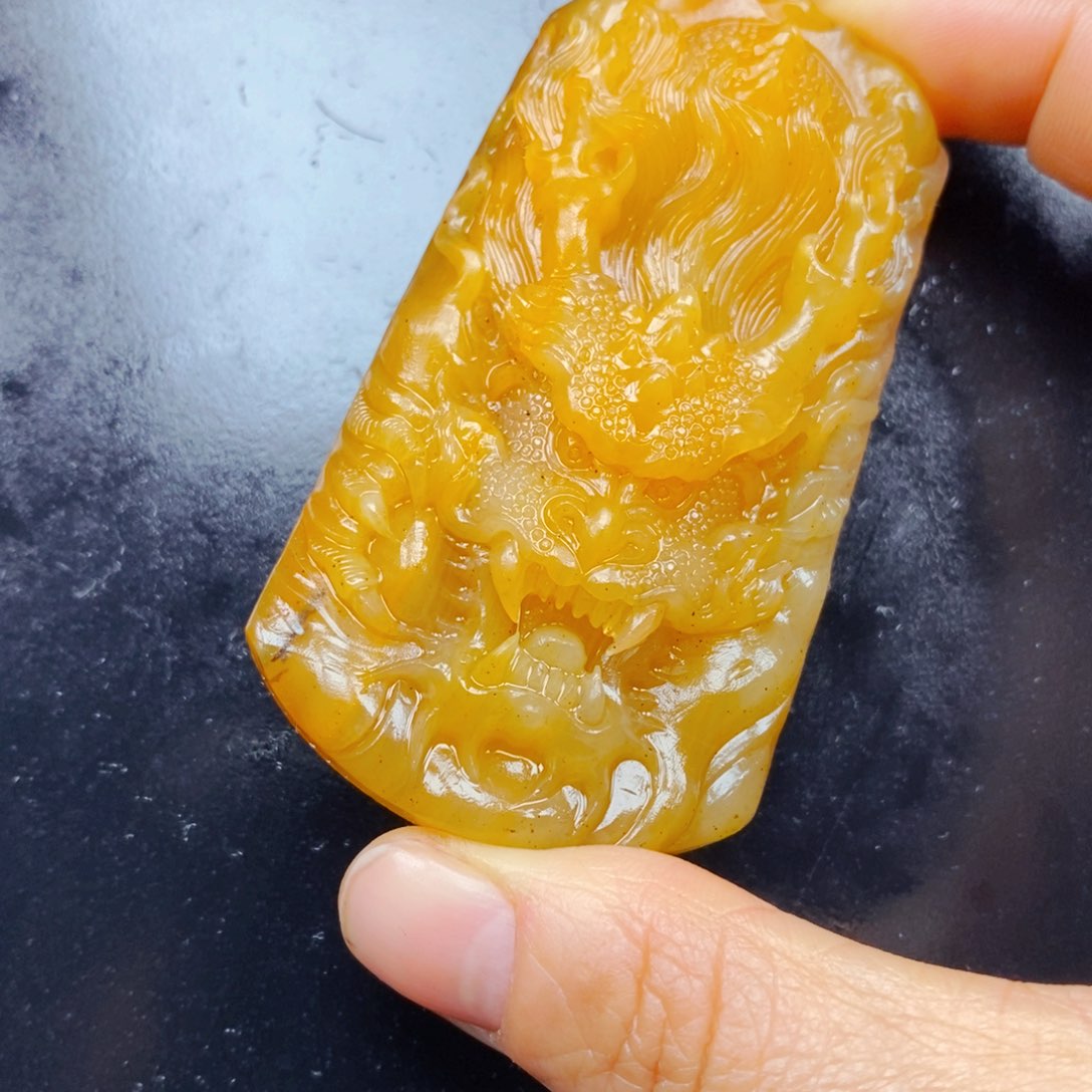 石英质玉（黄龙玉）颈饰未镶嵌