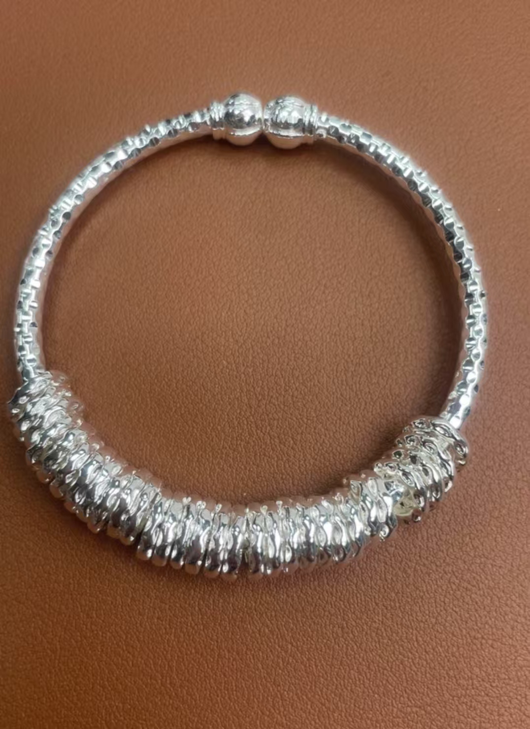 足银手镯 银大福珠宝  锤纹盘缠开口手镯（无礼盒）YZ042