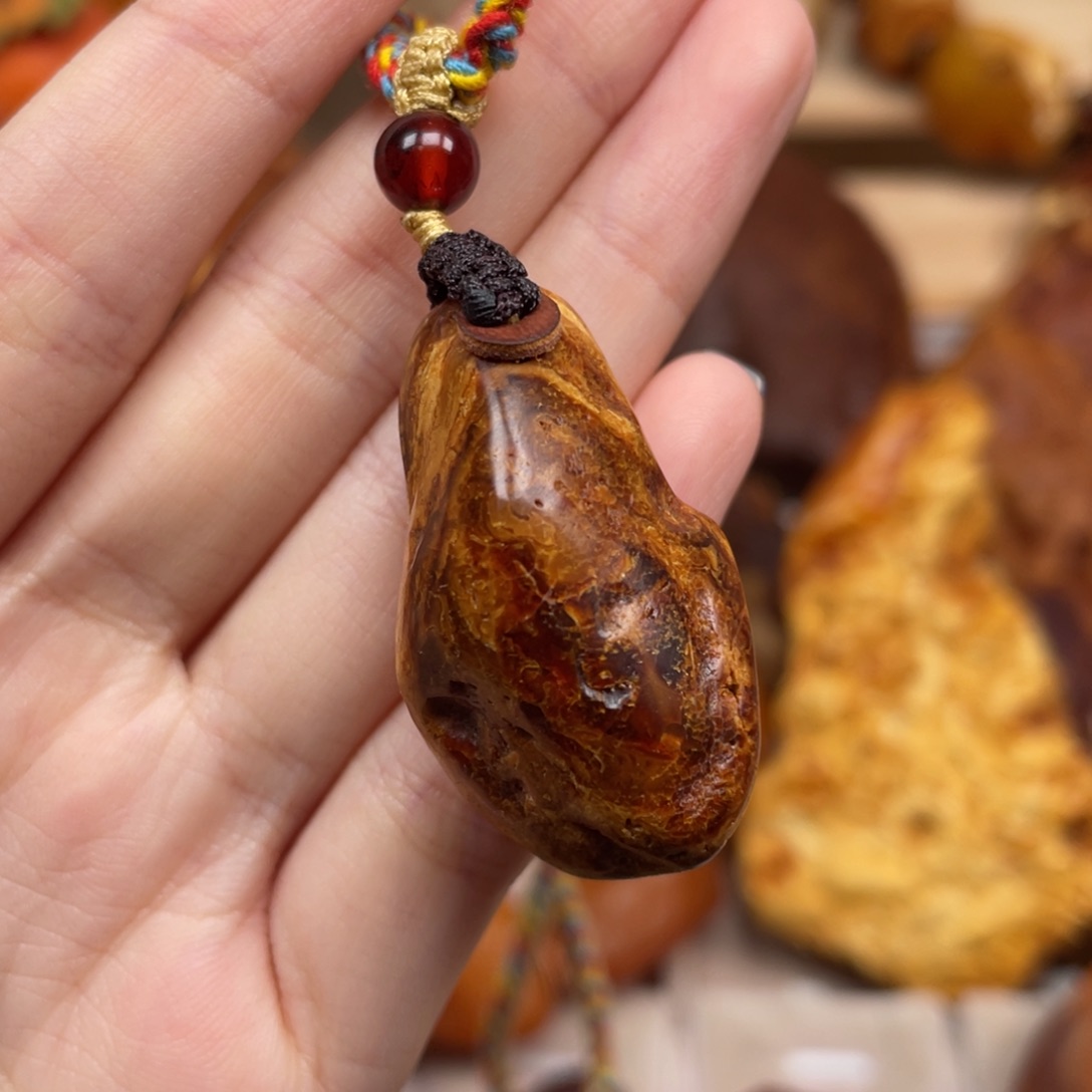 琥珀未镶嵌珠宝奇石