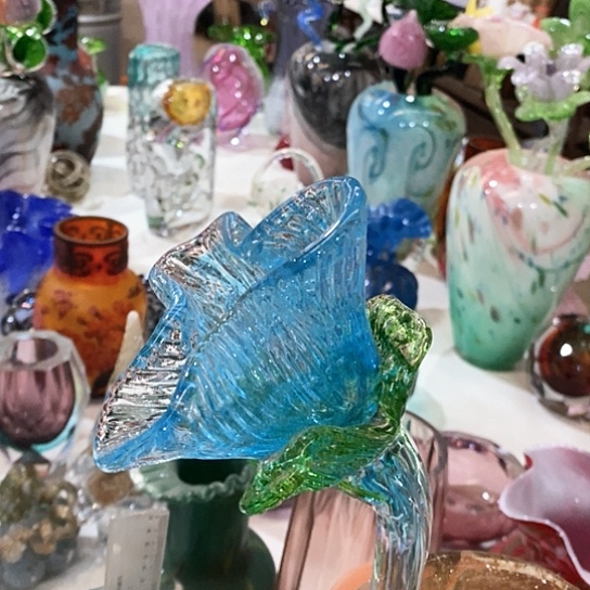 琉璃花瓶高58厘米宽6厘米