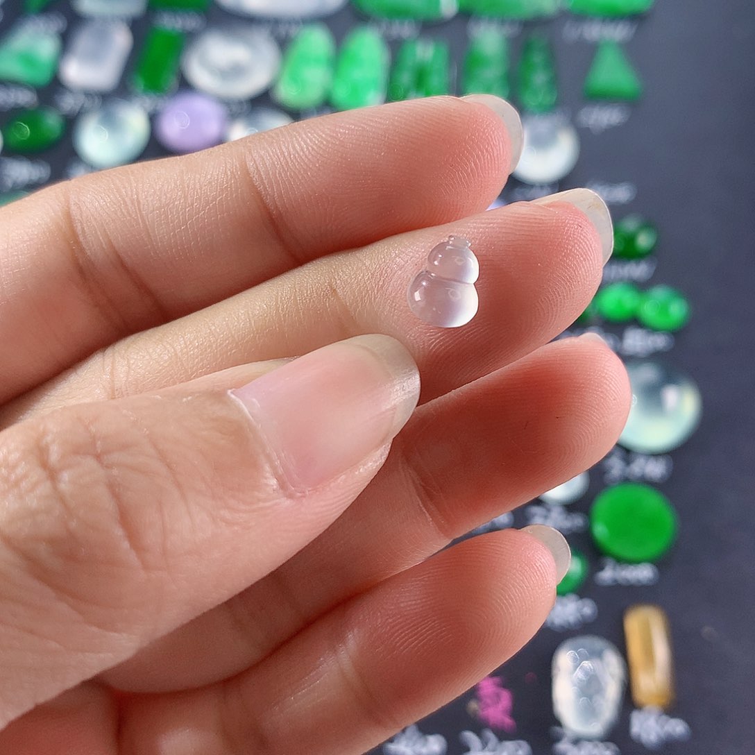 【闪购商品】翡翠颈饰未镶嵌白钢葫芦