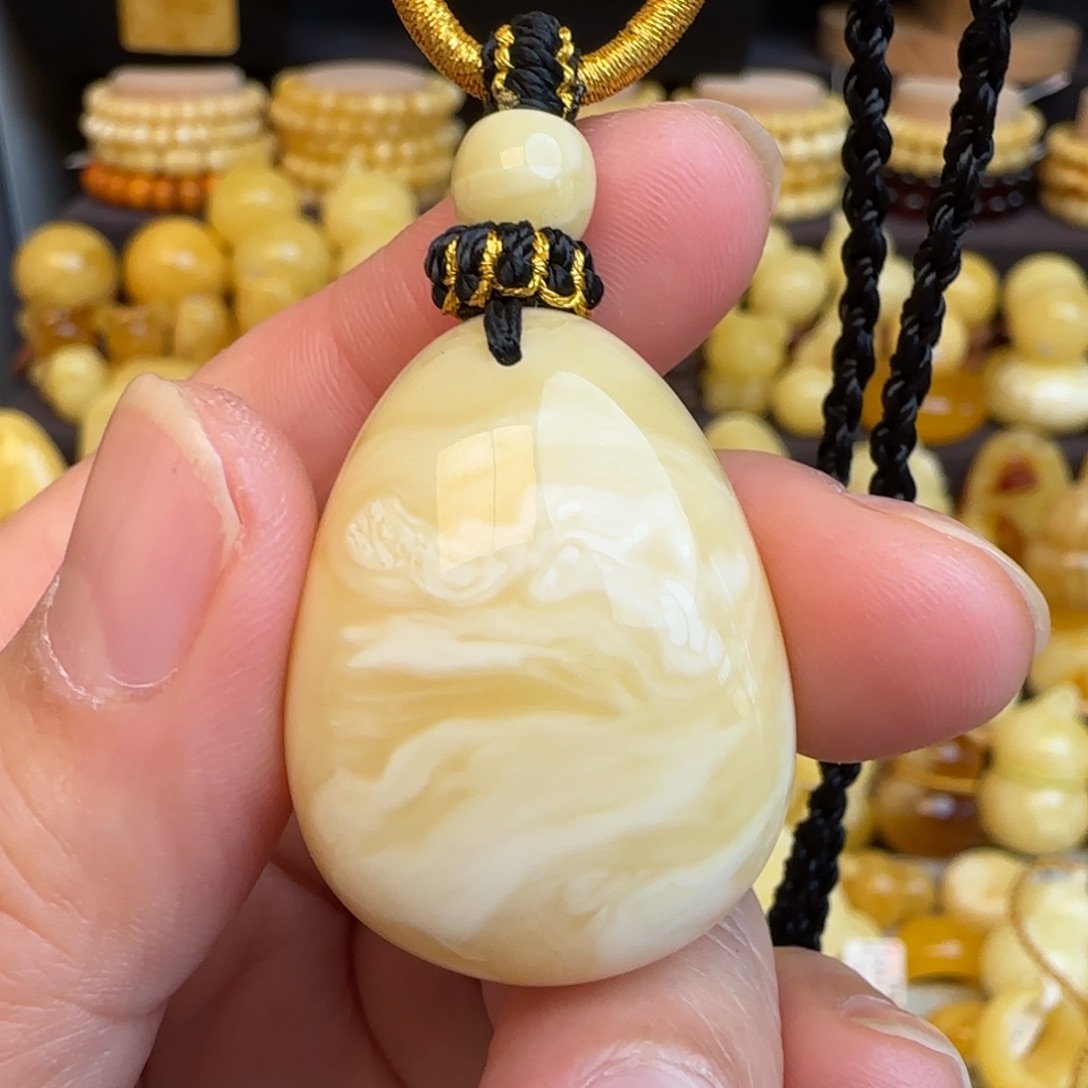 琥珀未镶嵌套链天然俄料浓白妖花蜜蜡水滴吊坠