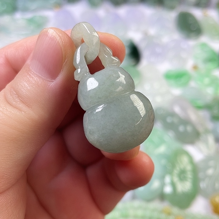 翡翠未镶嵌颈饰葫芦