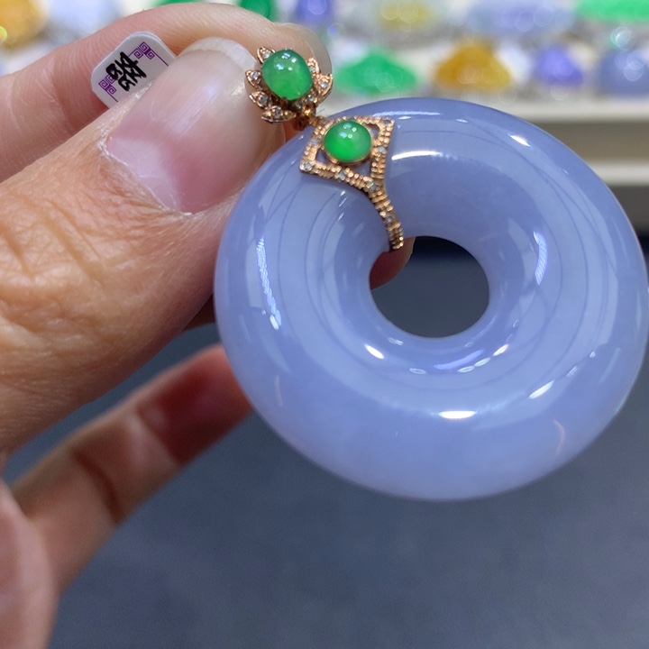 翡翠颈饰18K金镶嵌翡翠