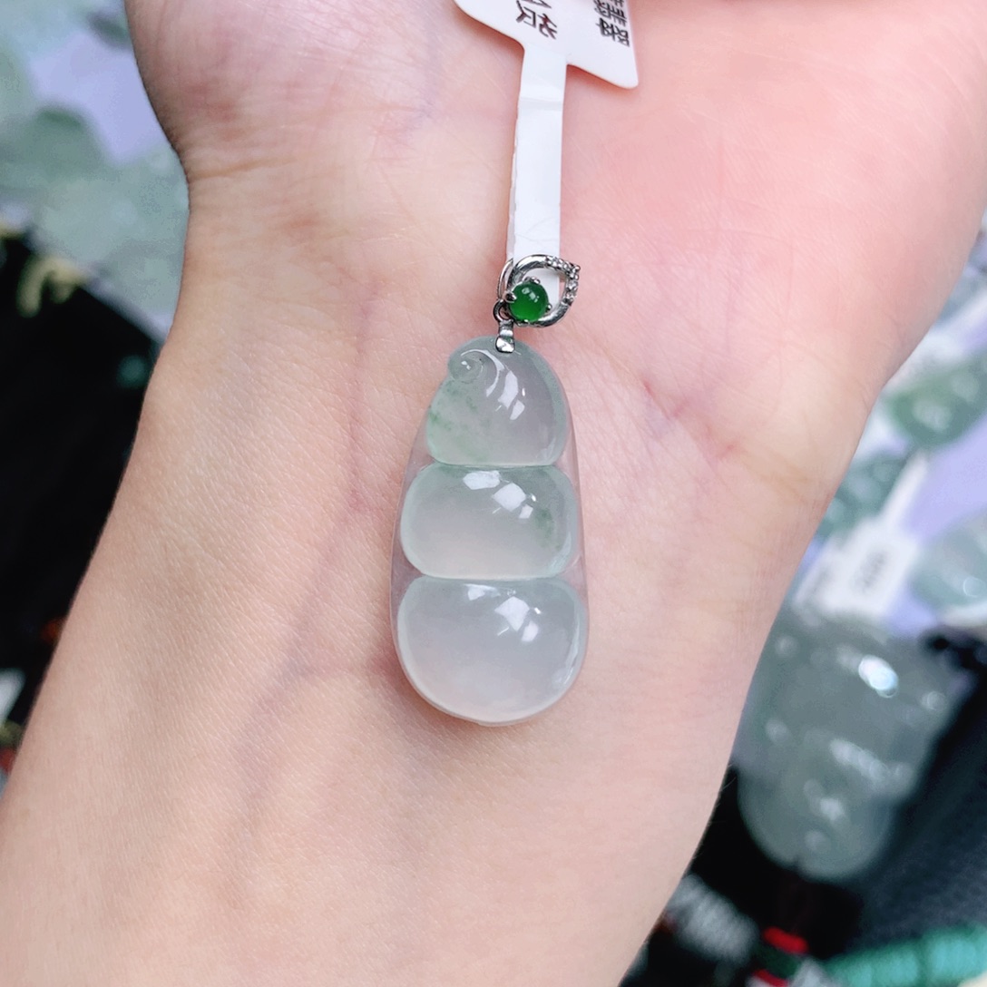 翡翠18K金镶嵌颈饰豆子