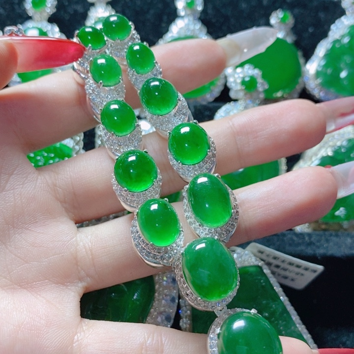 翡翠颈饰未镶嵌